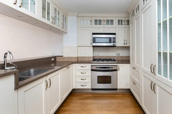 $6,300 | 27 West 72nd Street, Unit 411 | Upper West Side