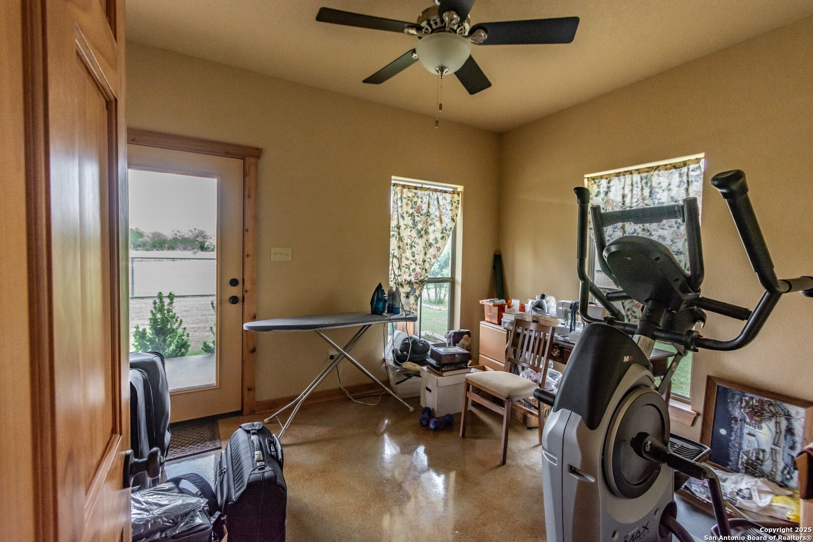 2657 West Sabinal Road Utopia, TX 78884 - Photo 12 of 30 a view of a room with gym equipment