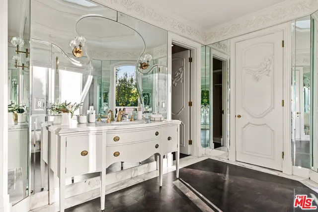 $85,000 | 1091 Laurel Way, Beverly Hills, CA 90210