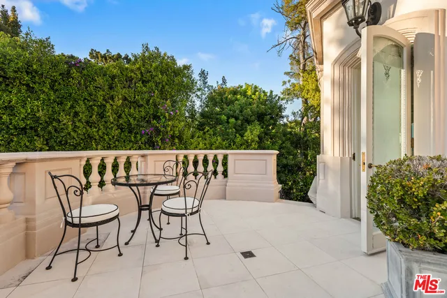 $85,000 | 1091 Laurel Way, Beverly Hills, CA 90210