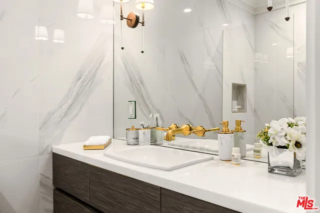 $85,000 | 1091 Laurel Way, Beverly Hills, CA 90210