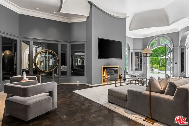 $85,000 | 1091 Laurel Way, Beverly Hills, CA 90210