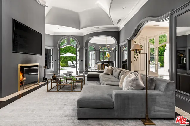 $85,000 | 1091 Laurel Way, Beverly Hills, CA 90210