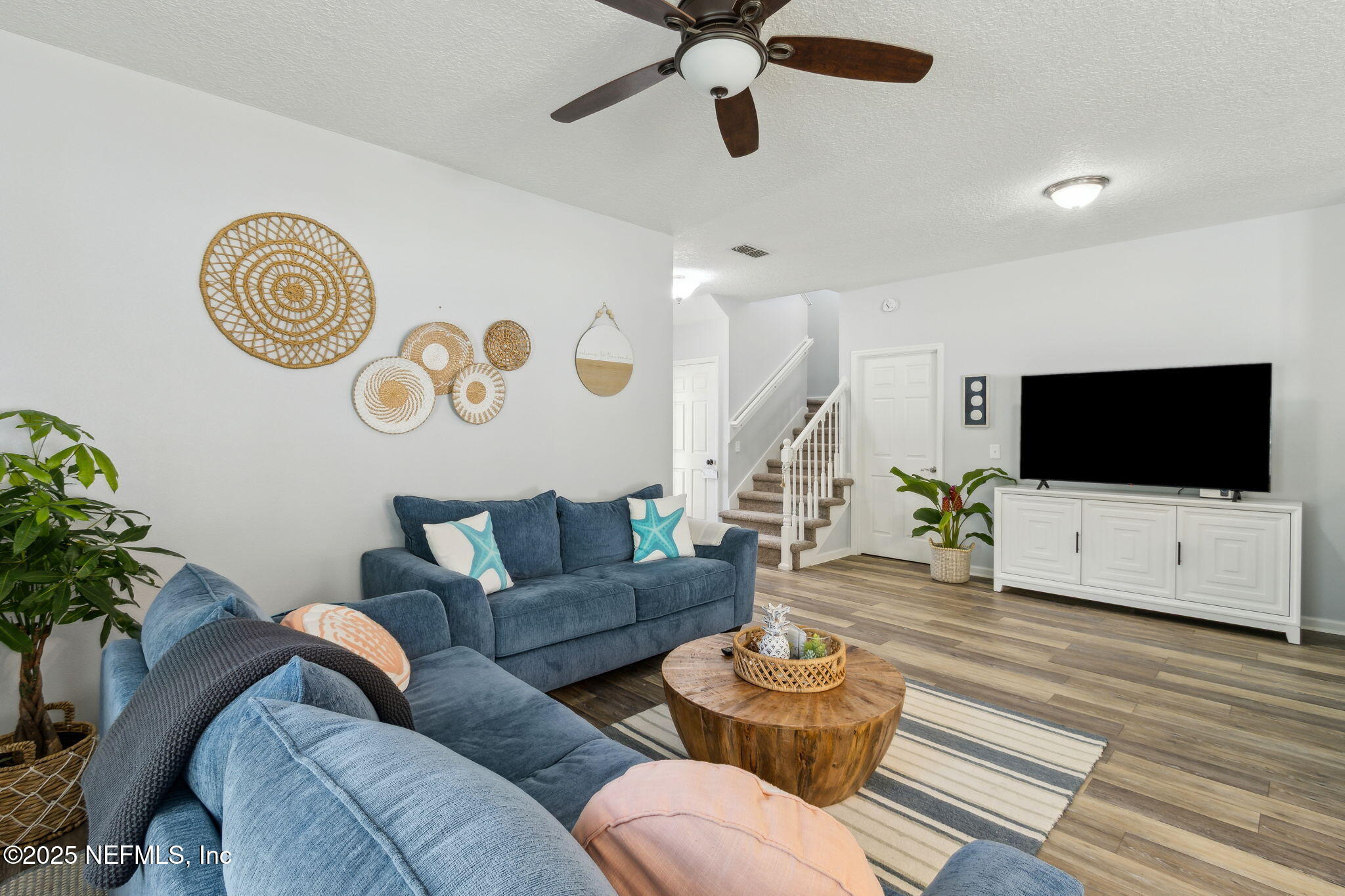 95152 Cypress Trail Fernandina Beach, FL 32034 - Photo 12 of 29 a living room with furniture and a flat screen tv