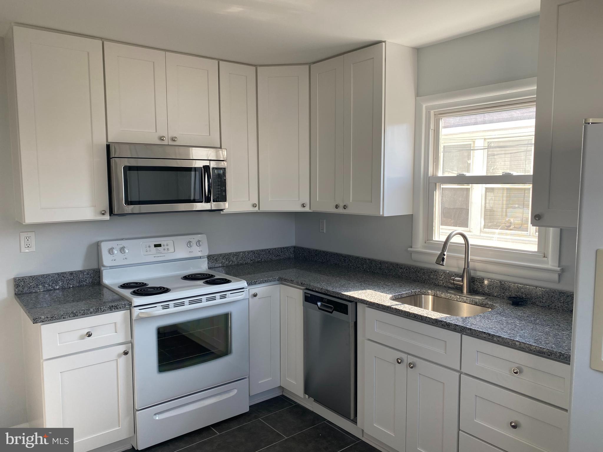 224 Wanda Road Pasadena, MD 21122 - Photo 6 of 33 Kitchen Alt. View, soft close drawers