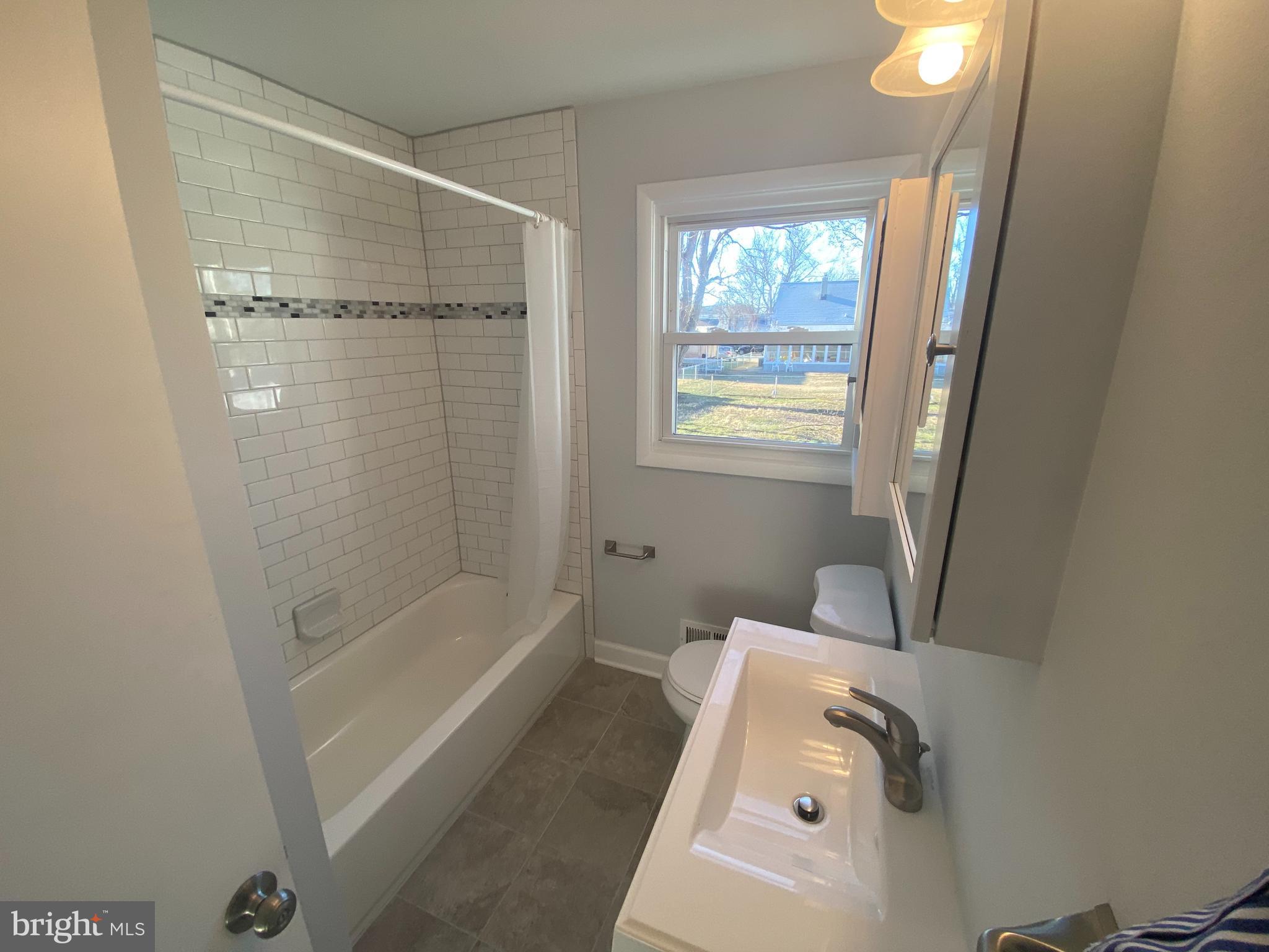 224 Wanda Road Pasadena, MD 21122 - Photo 10 of 33 Bath Alt. View