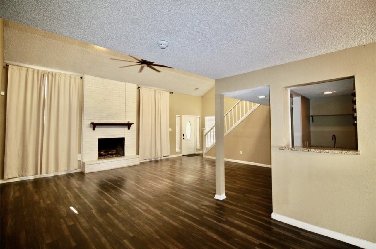 4701 Spring Lane Baytown, TX 77521 - Photo 4 of 22