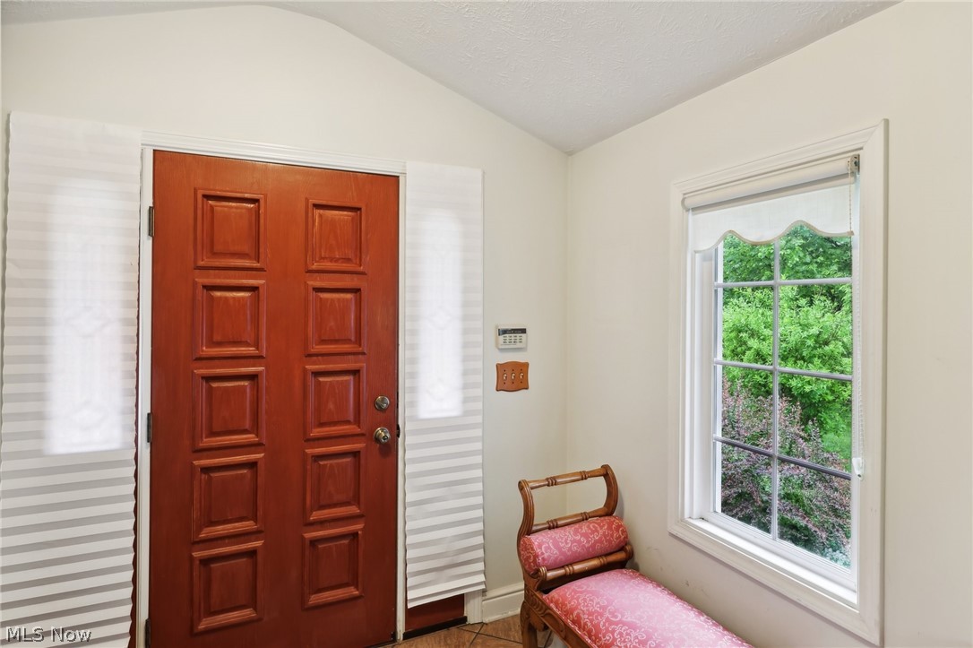 3819 Maplecrest Road Woodmere, OH 44122 - Photo 8 of 34 Gallery Image 8