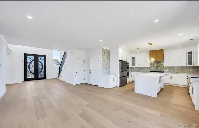 $1,499,999 | 29 Raspberry Lane, Levittown, NY 11756