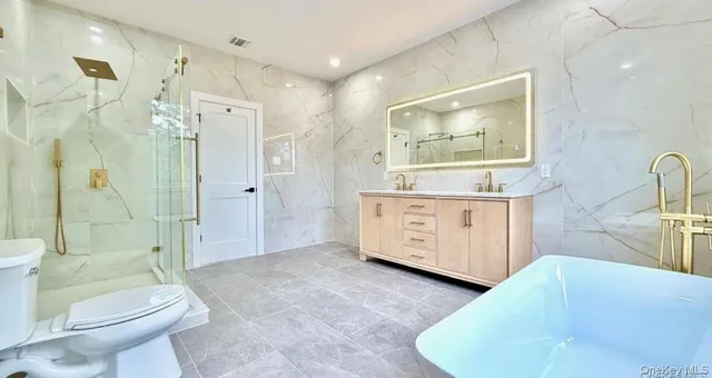 $1,499,999 | 29 Raspberry Lane, Levittown, NY 11756