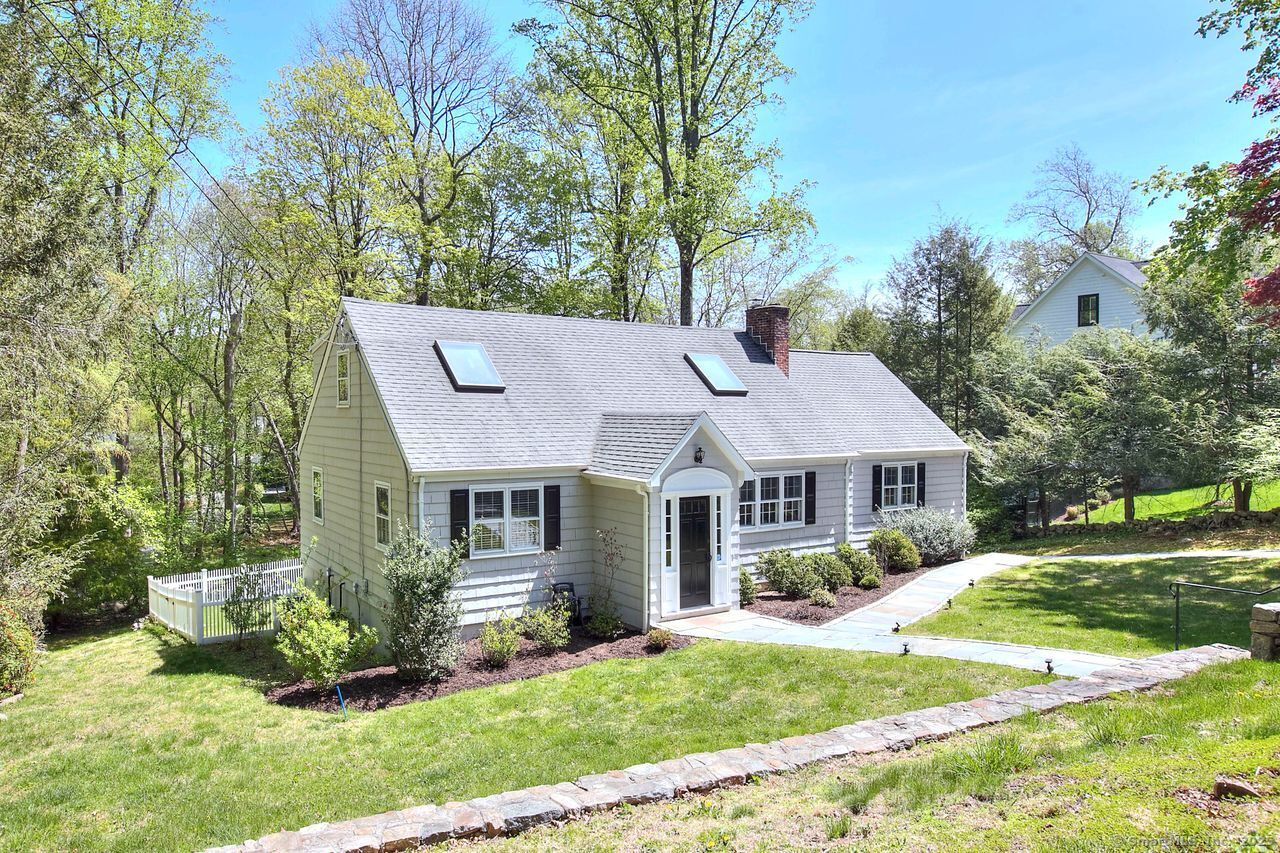 Welcome to 20 Cranbury Road - best value in Westport!