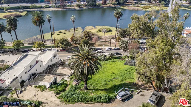 an aerial view of residential house with outdoor space and lake view