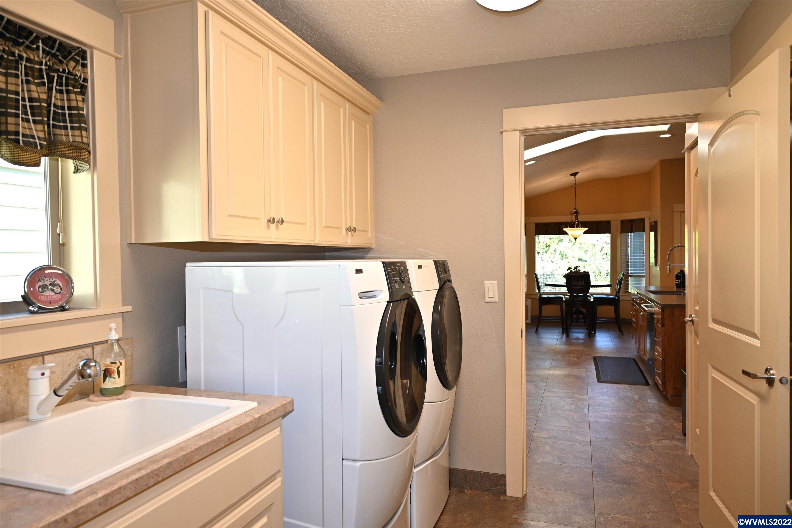 2066 Southeast Rhododendron Avenue Dallas, OR 97338 - Photo 24 of 26 Gallery Image 24
