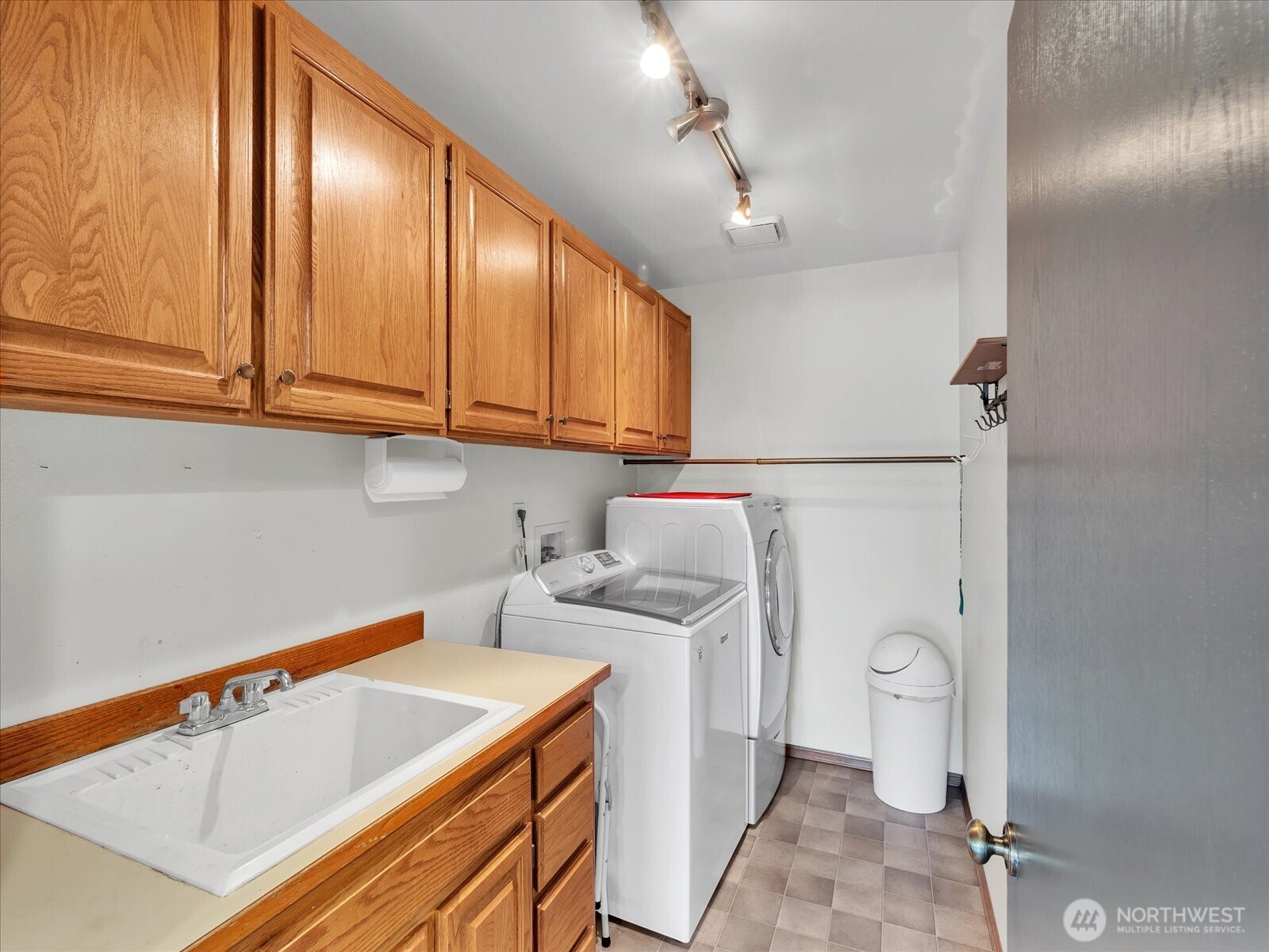 7417 Silvana Terrace Road Stanwood, WA 98292 - Photo 17 of 38 a utility room with sink dryer and washer