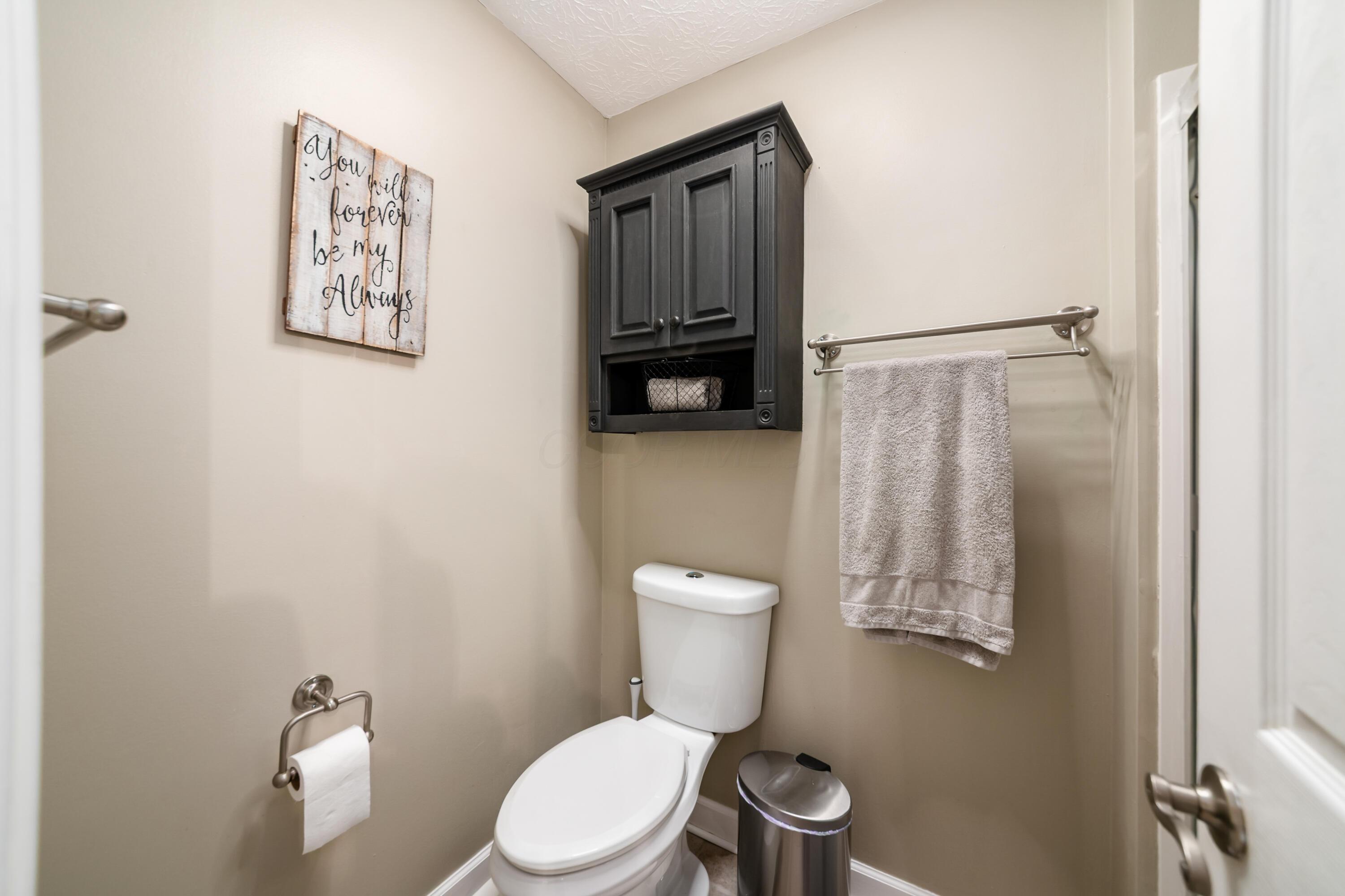 702 Autumn Branch Road Westerville, OH 43081 - Photo 25 of 42 Ensuite