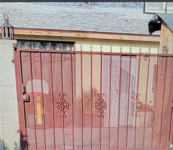 $2,500 | 3833 Olive Street, Huntington Park, CA 90255