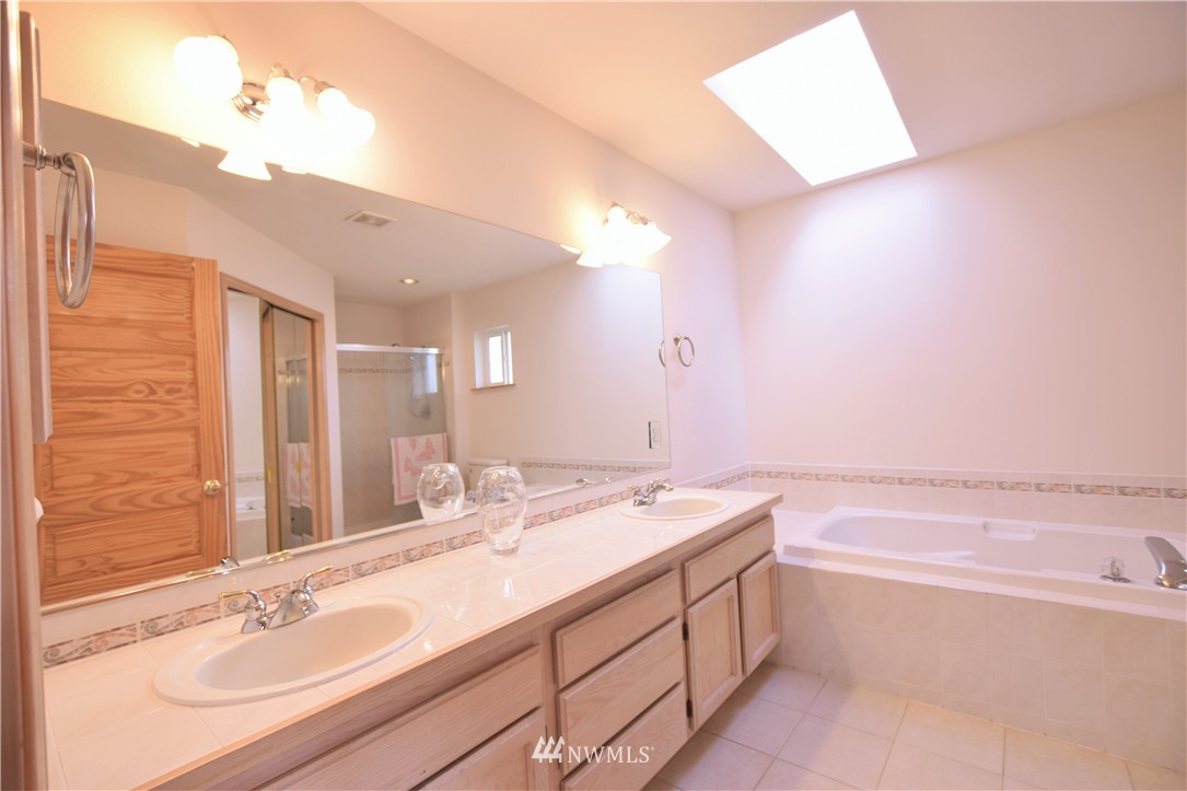 752 Bremerton Place Northeast Renton, WA 98059 - Photo 12 of 21 Gallery Image 12
