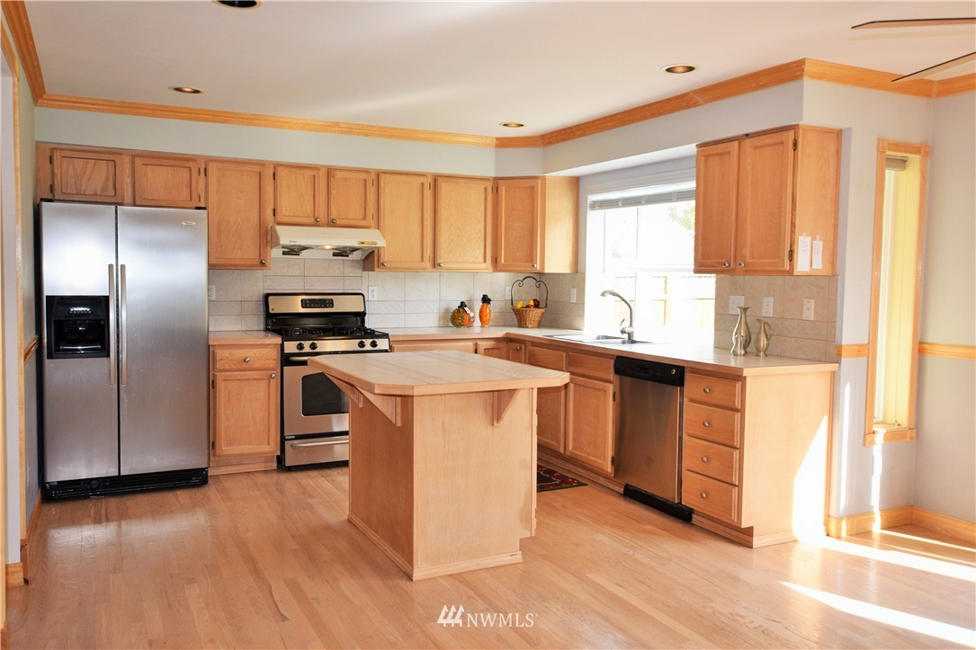 752 Bremerton Place Northeast Renton, WA 98059 - Photo 9 of 21 Gallery Image 9