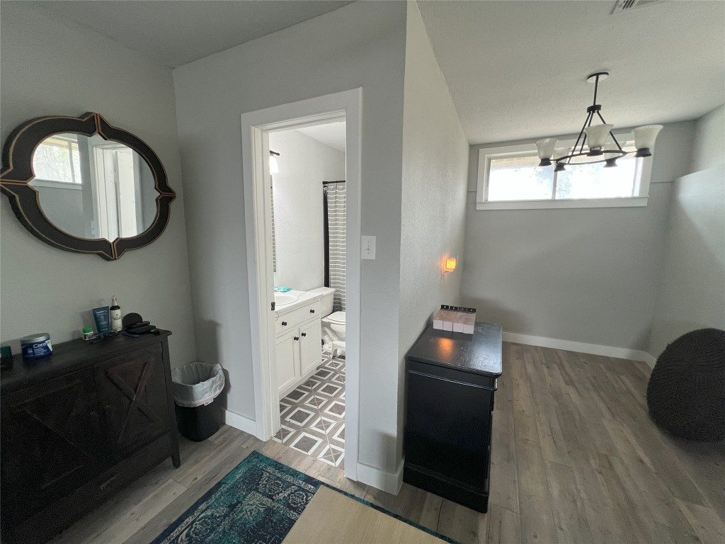 128 Skyview Terrace, Unit B Leander, TX 78641 - Photo 9 of 24 a living room with furniture and a mirror