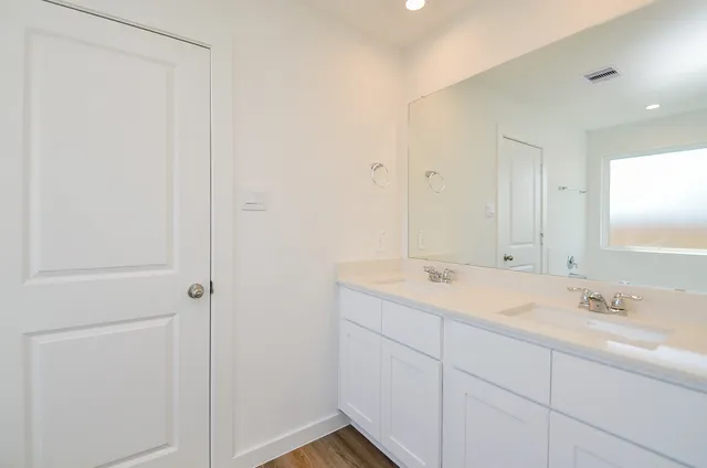 $2,400 | 2530 Ocean Jasper Drive, Iowa Colony, TX 77583