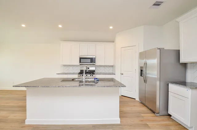 $2,400 | 2530 Ocean Jasper Drive, Iowa Colony, TX 77583