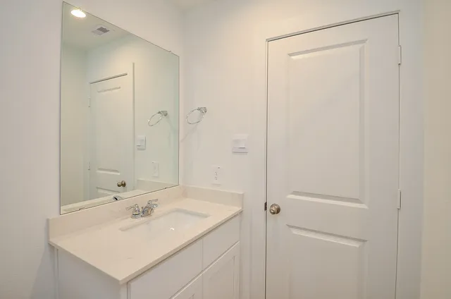 $2,400 | 2530 Ocean Jasper Drive, Iowa Colony, TX 77583