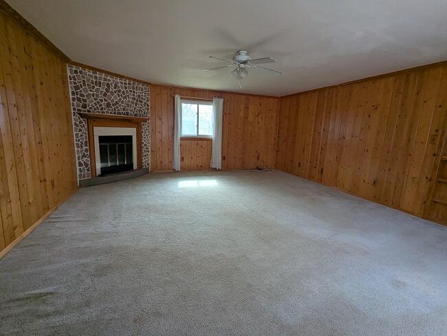 216 Miller Drive Albion, MI 49224 - Photo 5 of 9 Livingroom with fireplace