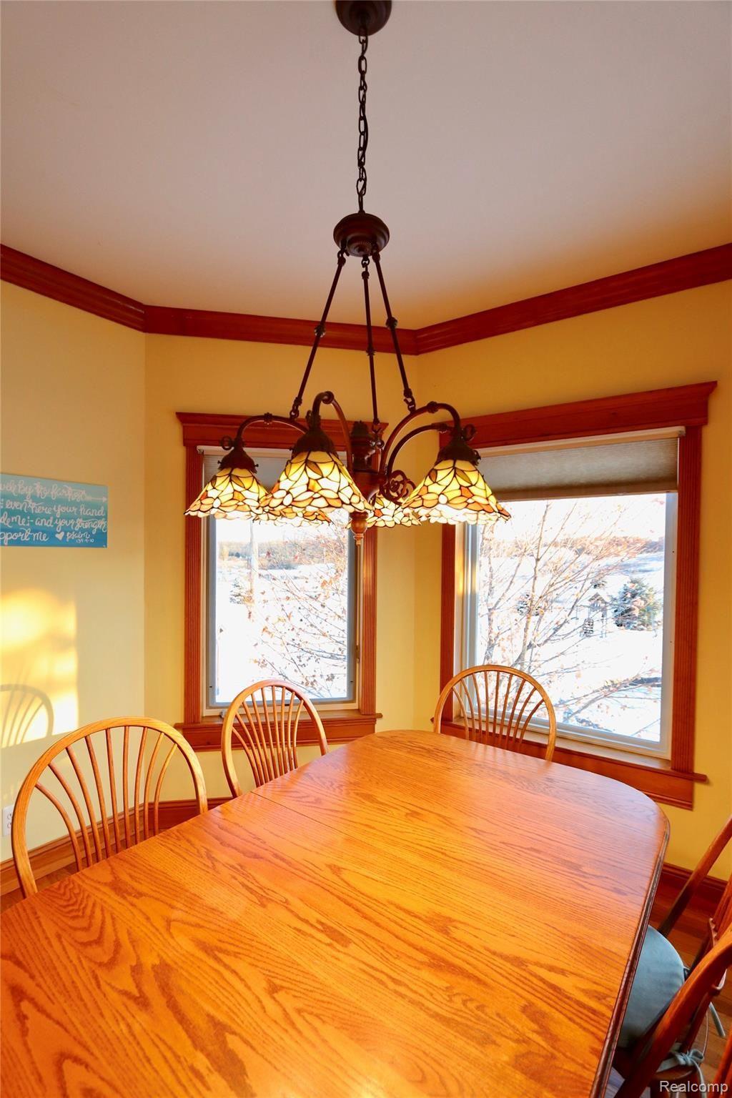 7751 Munsell Road Howell, MI 48843 - Photo 24 of 60 Lighting detail over dining area.