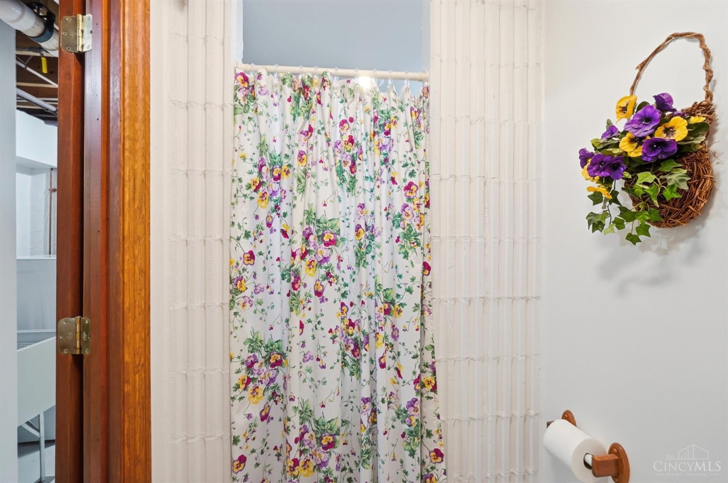 6596 Springdale Road Cincinnati, OH 45247 - Photo 44 of 81