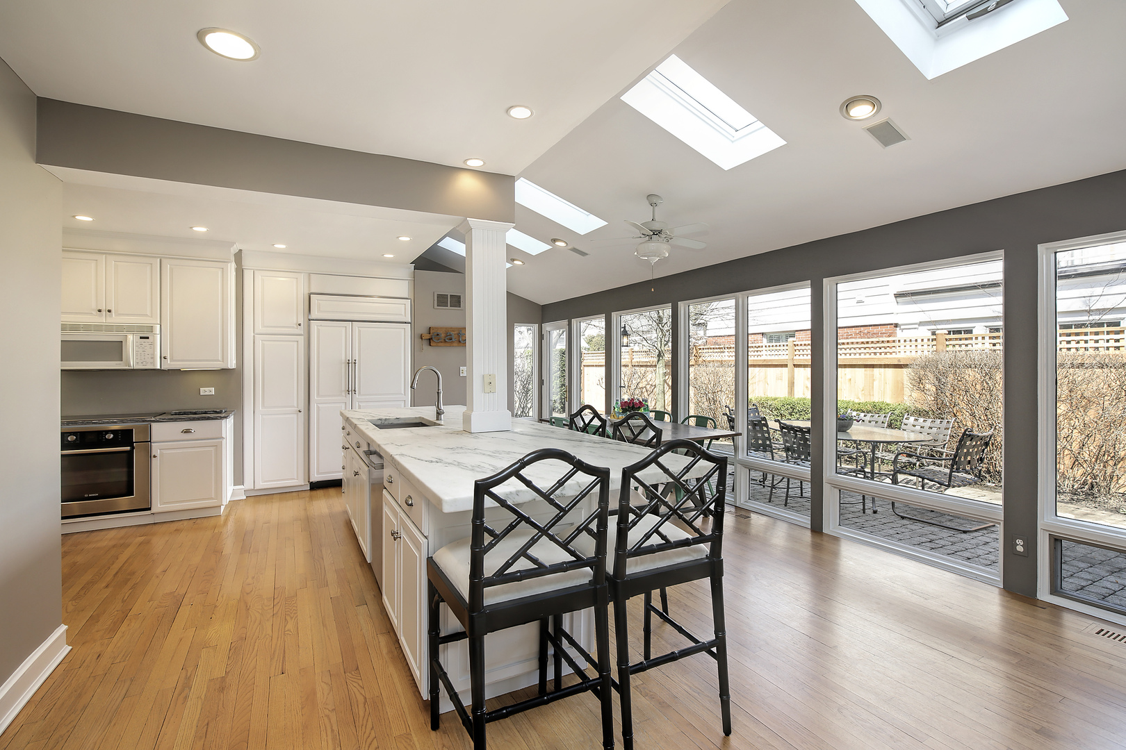1028 Pawnee Road Wilmette, IL 60091 - Photo 5 of 29