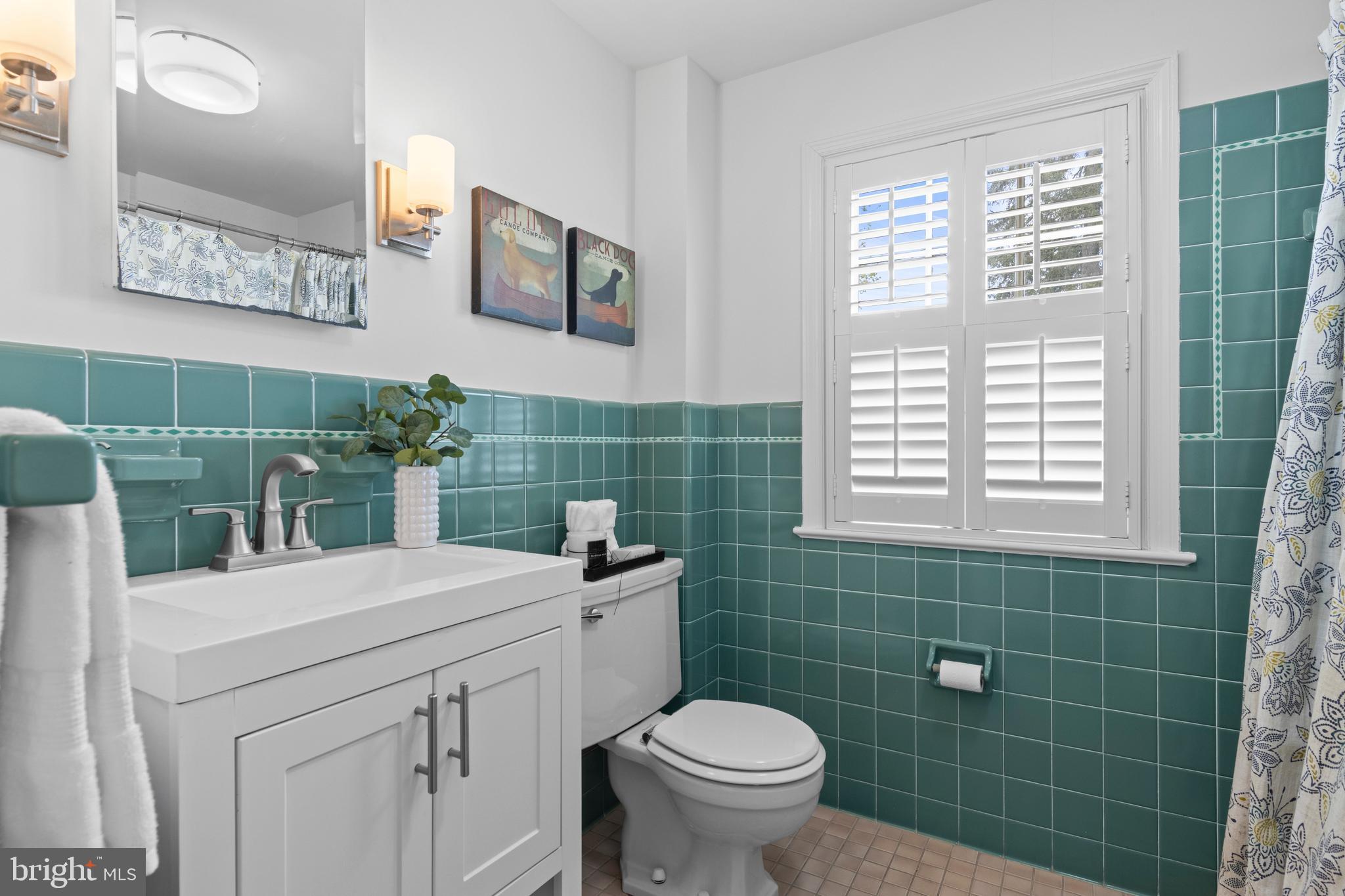 421 St Davids Road Wayne, PA 19087 - Photo 28 of 39 Hall Bath has tub/shower combo & newer vanity