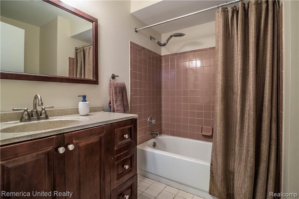 2105 Warrington Road Rochester Hills, MI 48307 - Photo 23 of 36
