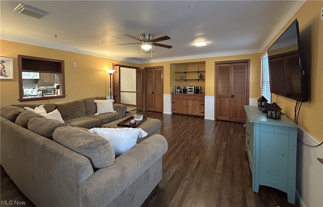 1748 Sunview Road Lyndhurst, OH 44124 - Photo 6 of 41 Spacious Family Room with cove ceiling and dual closet for storage.