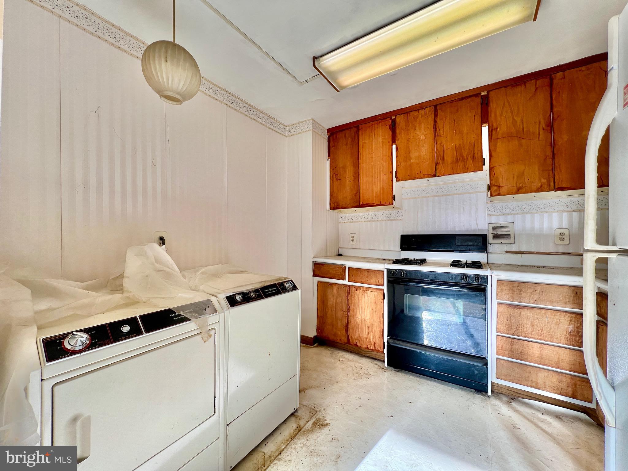 8830 Piney Branch Road, Unit 402 Silver Spring, MD 20903 - Photo 6 of 23 a kitchen with granite countertop a stove and a sink