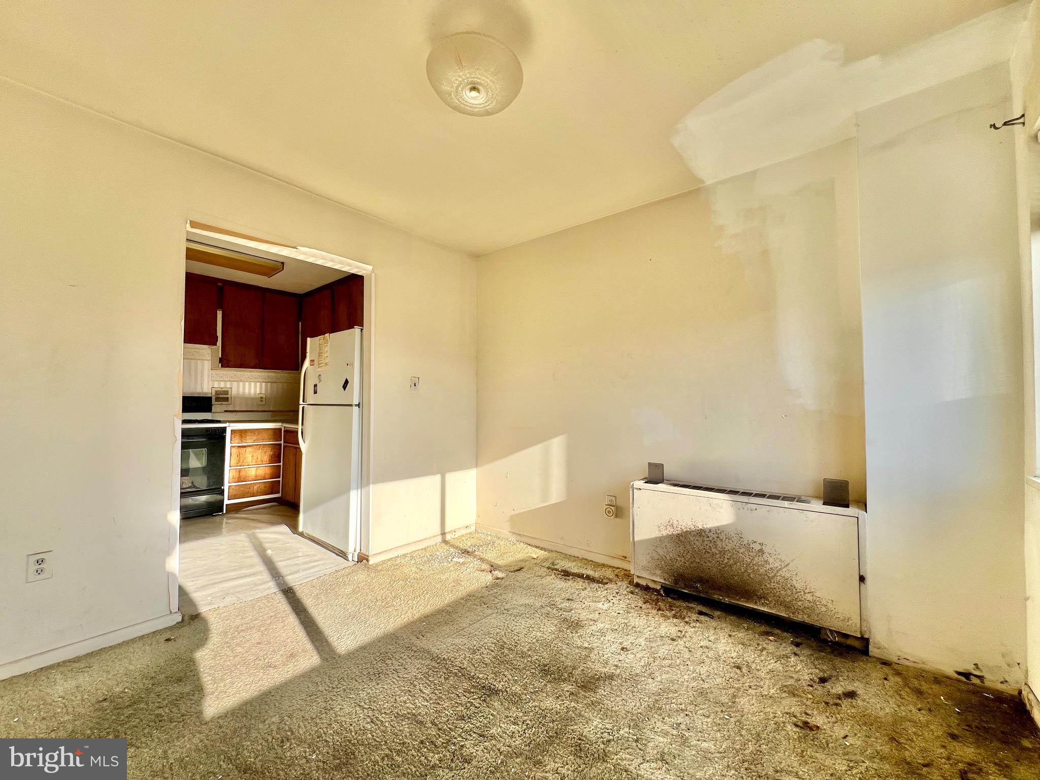 8830 Piney Branch Road, Unit 402 Silver Spring, MD 20903 - Photo 7 of 23 a bathroom with a bathtub and a toilet