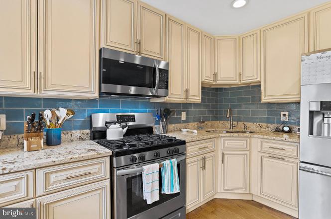 2347 South Arlington Ridge Road Arlington, VA 22202 - Photo 6 of 42 Charming kitchen with modern finishes.