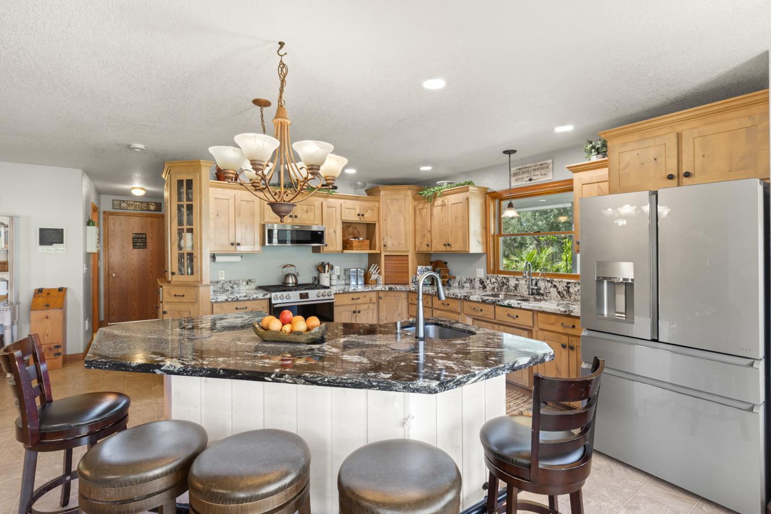 45 Lighthouse Lane Bangor, CA 95901 - Photo 13 of 63 a kitchen with granite countertop a table chairs stove and refrigerator