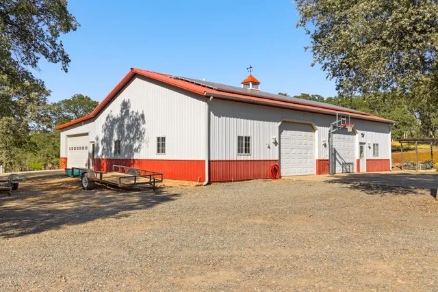 a view of parking area