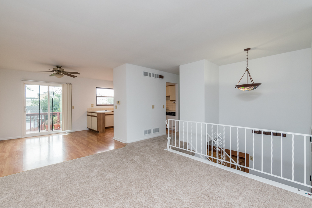 2117 Old Elm Road Lindenhurst, IL 60046 - Photo 2 of 16