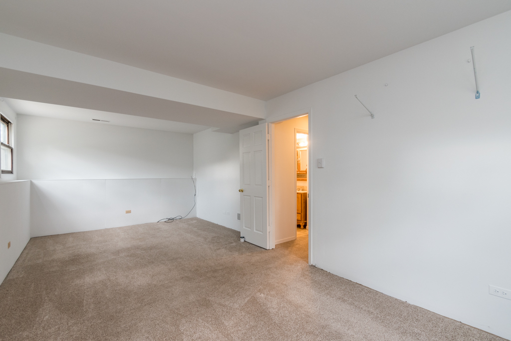 2117 Old Elm Road Lindenhurst, IL 60046 - Photo 12 of 16