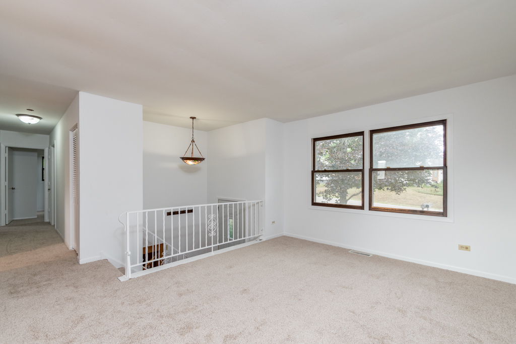 2117 Old Elm Road Lindenhurst, IL 60046 - Photo 3 of 16