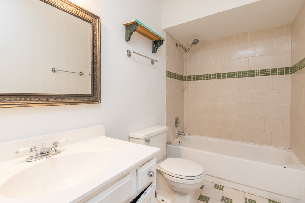 2117 Old Elm Road Lindenhurst, IL 60046 - Photo 8 of 16