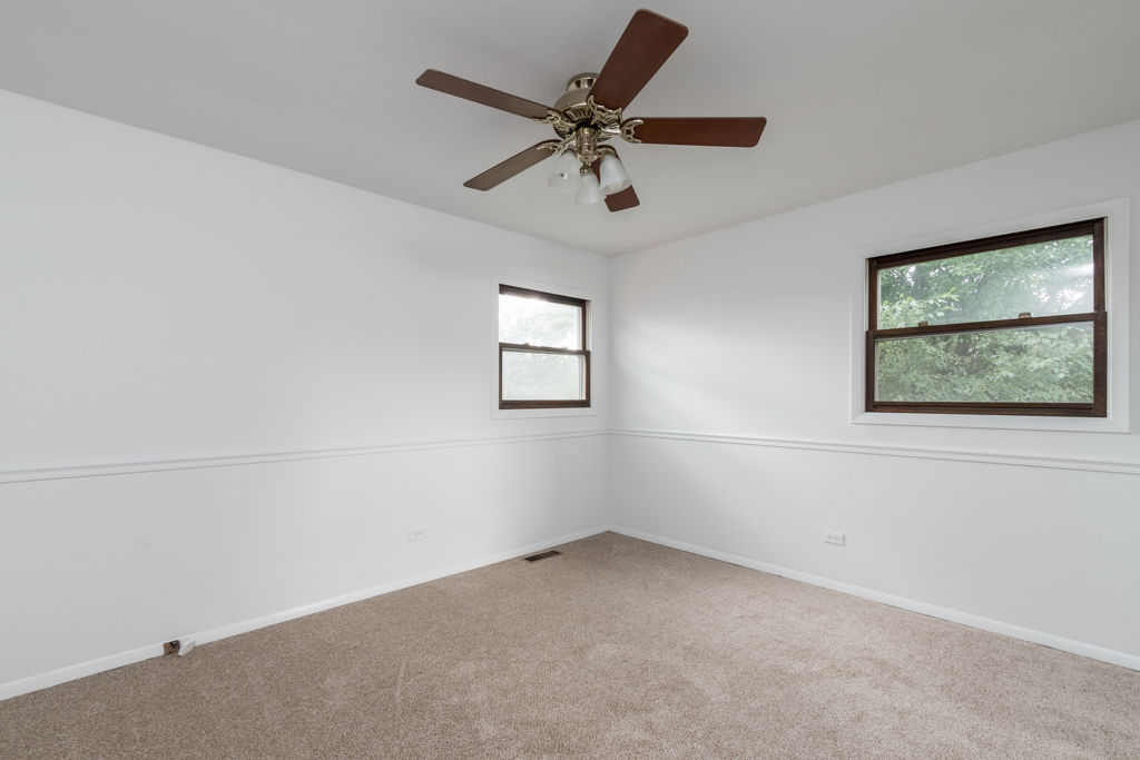 2117 Old Elm Road Lindenhurst, IL 60046 - Photo 9 of 16