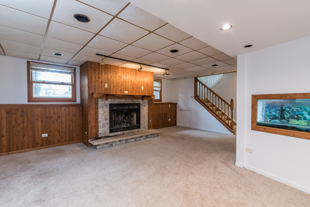 2117 Old Elm Road Lindenhurst, IL 60046 - Photo 10 of 16