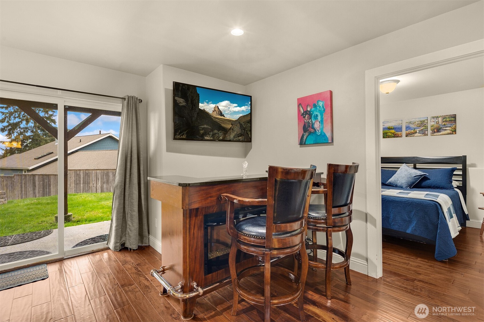 1409 Commodore Place Freeland, WA 98249 - Photo 24 of 38 a living room with furniture and a flat screen tv