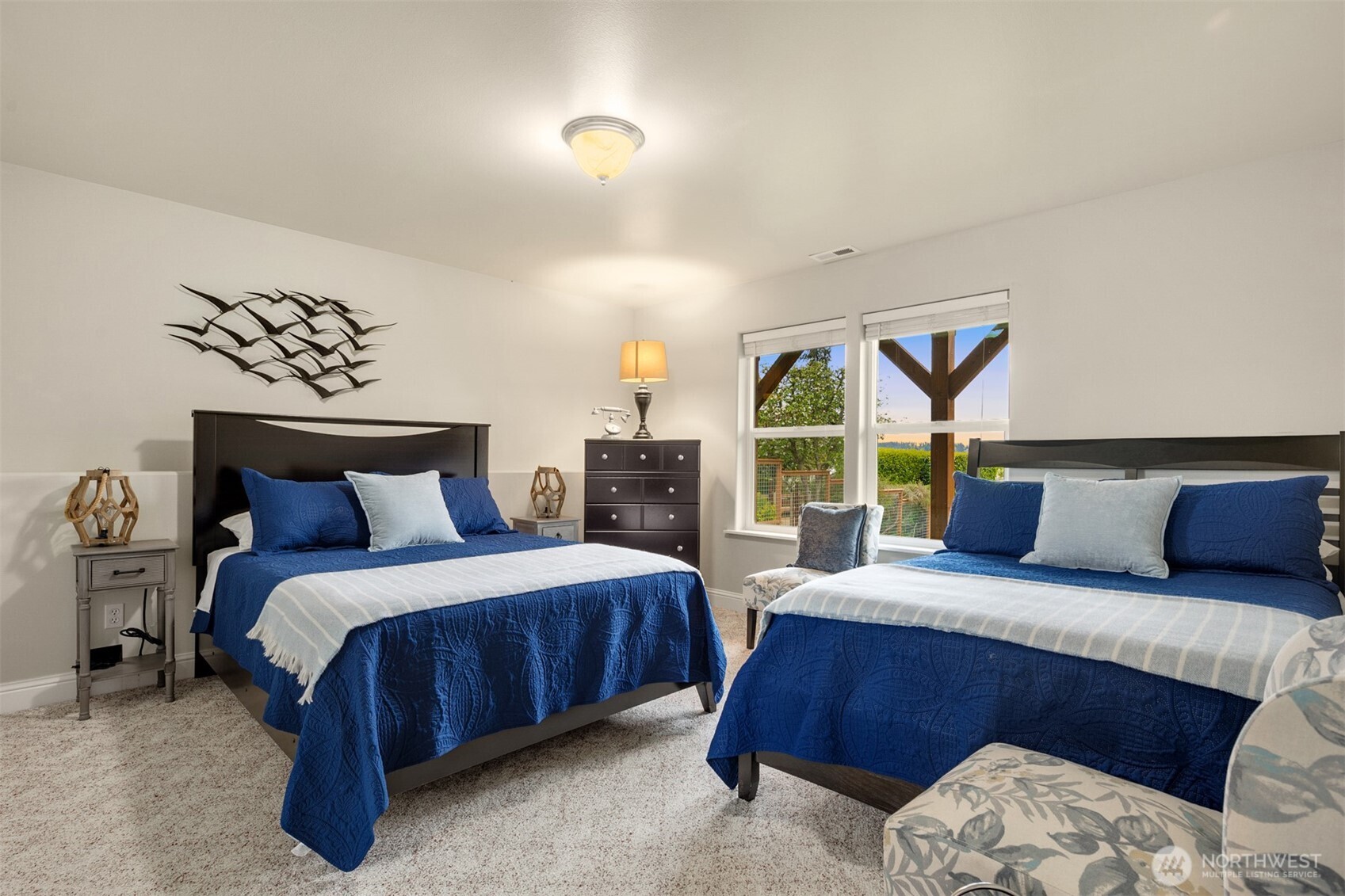 1409 Commodore Place Freeland, WA 98249 - Photo 26 of 38 a bedroom with a large bed and a window