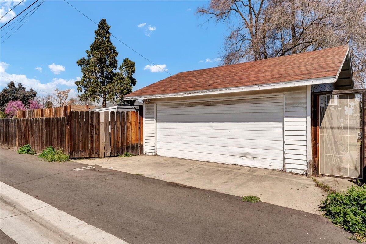 1239 D Street Reedley, CA 93654 - Photo 29 of 29 29-29