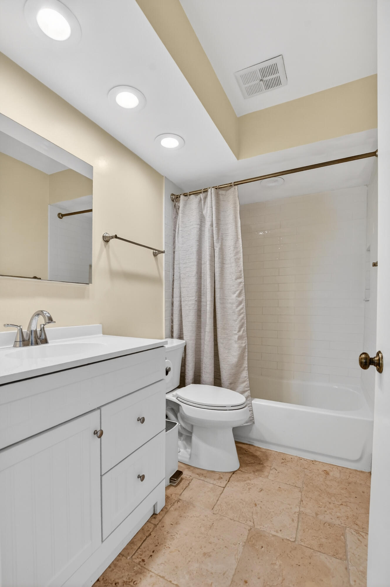 6815 Consolata Street Boca Raton, FL 33433 - Photo 22 of 40 GUEST BATH