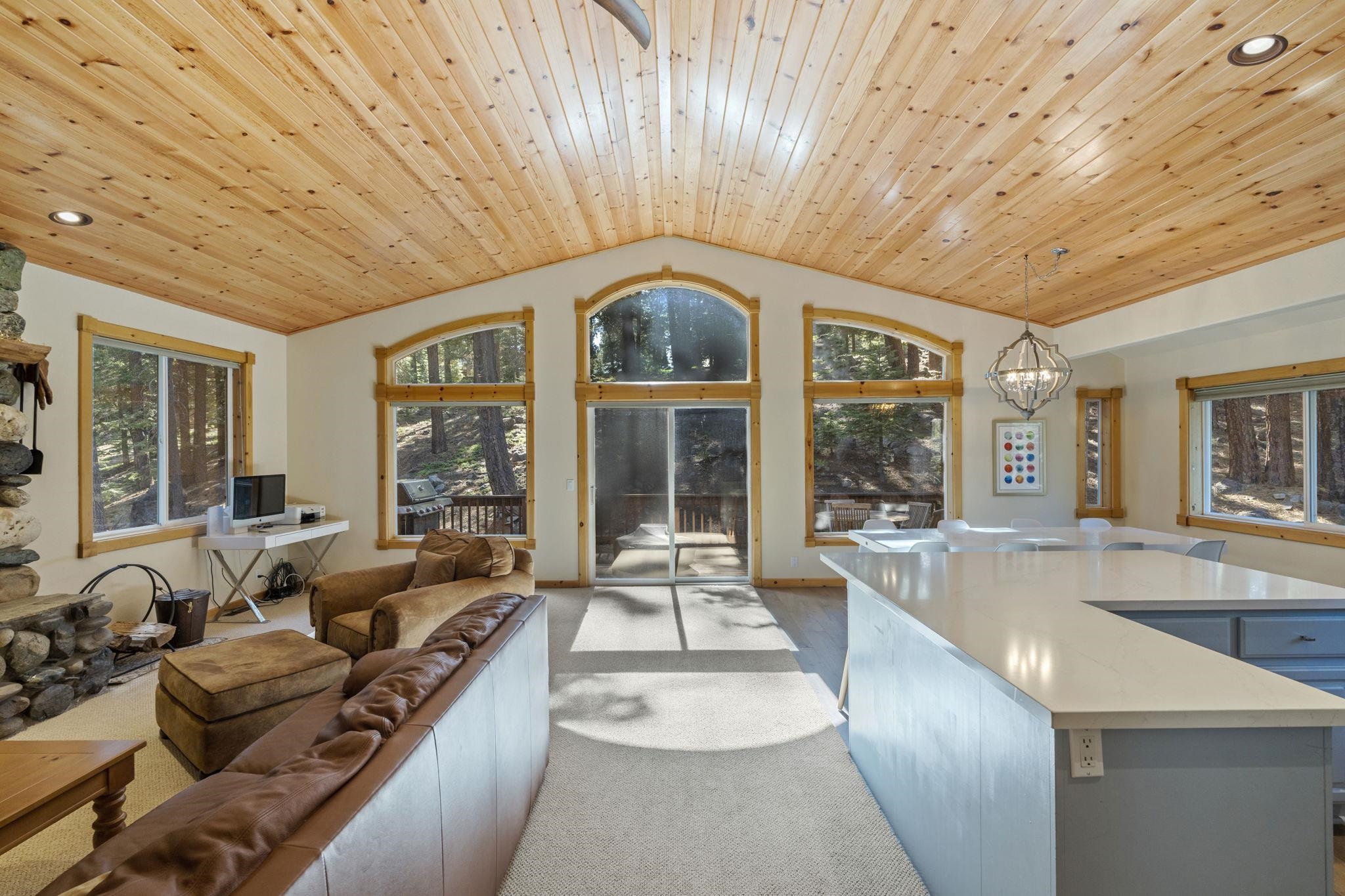 11852 Brookstone Drive Truckee, CA 96161 - Photo 3 of 20