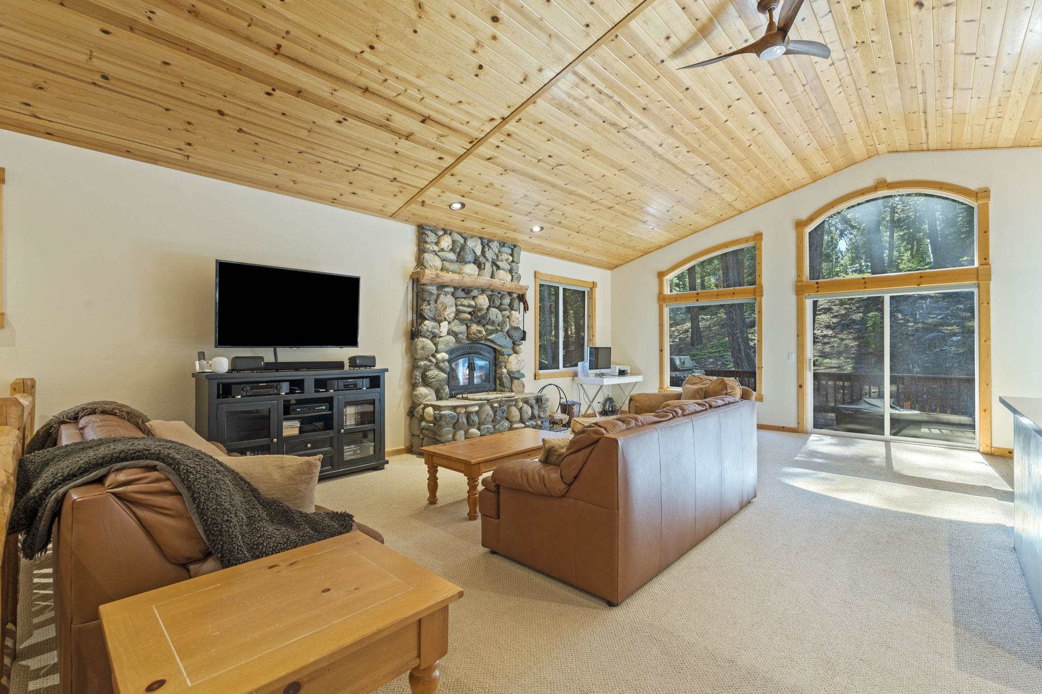 11852 Brookstone Drive Truckee, CA 96161 - Photo 4 of 20